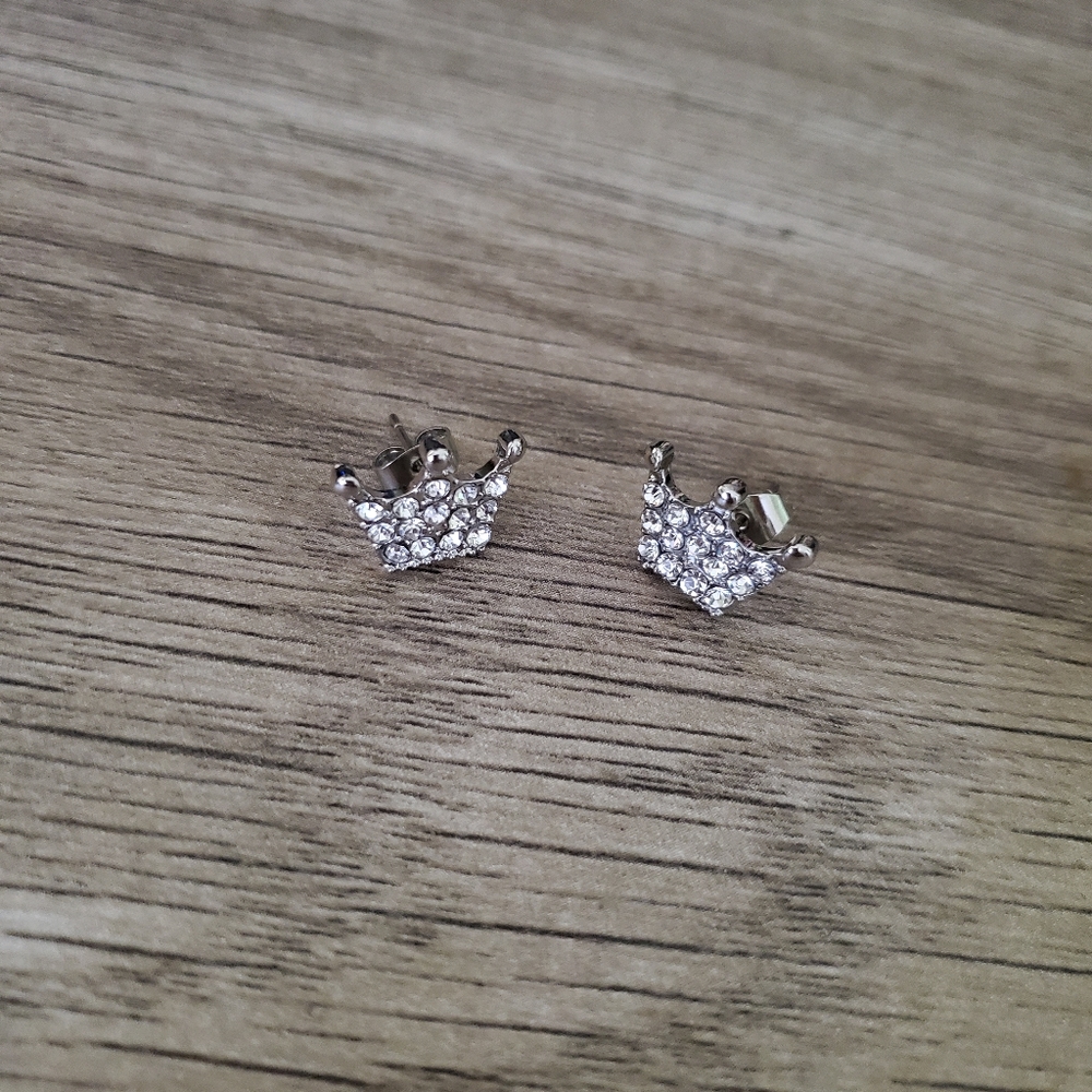 Crown 👑  Earrings